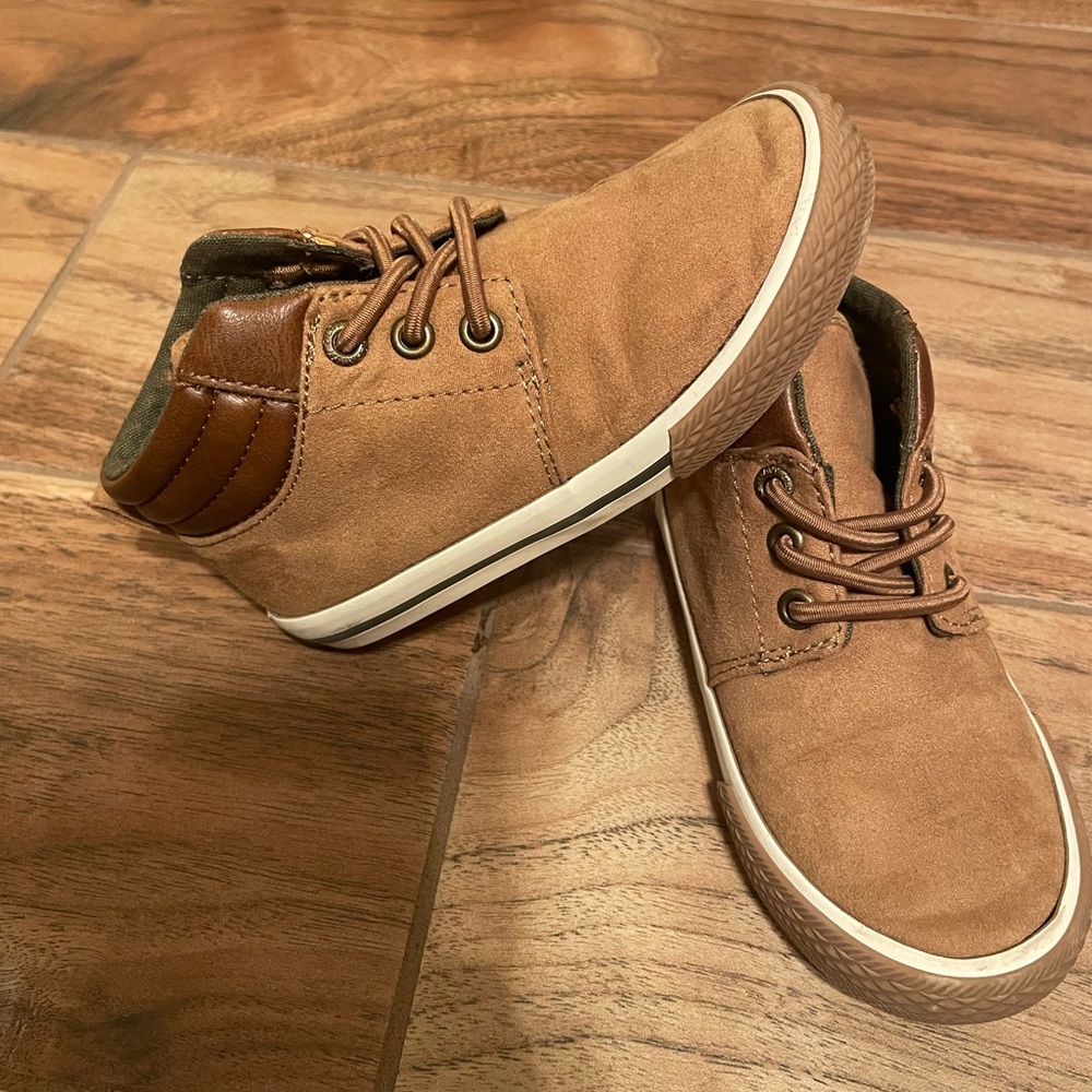 Lace up shoes